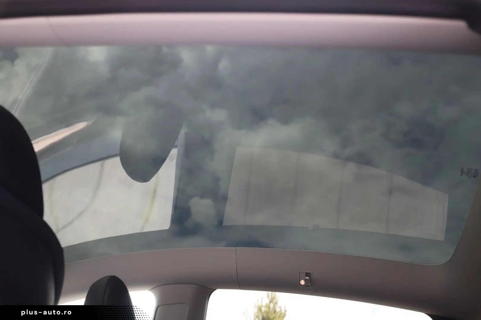 TESLA Model Y 2023 — imagine 15