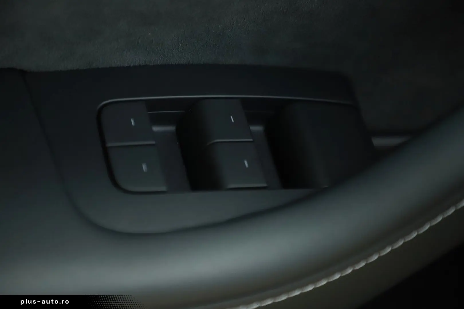 TESLA Model Y 2023 — imagine 24