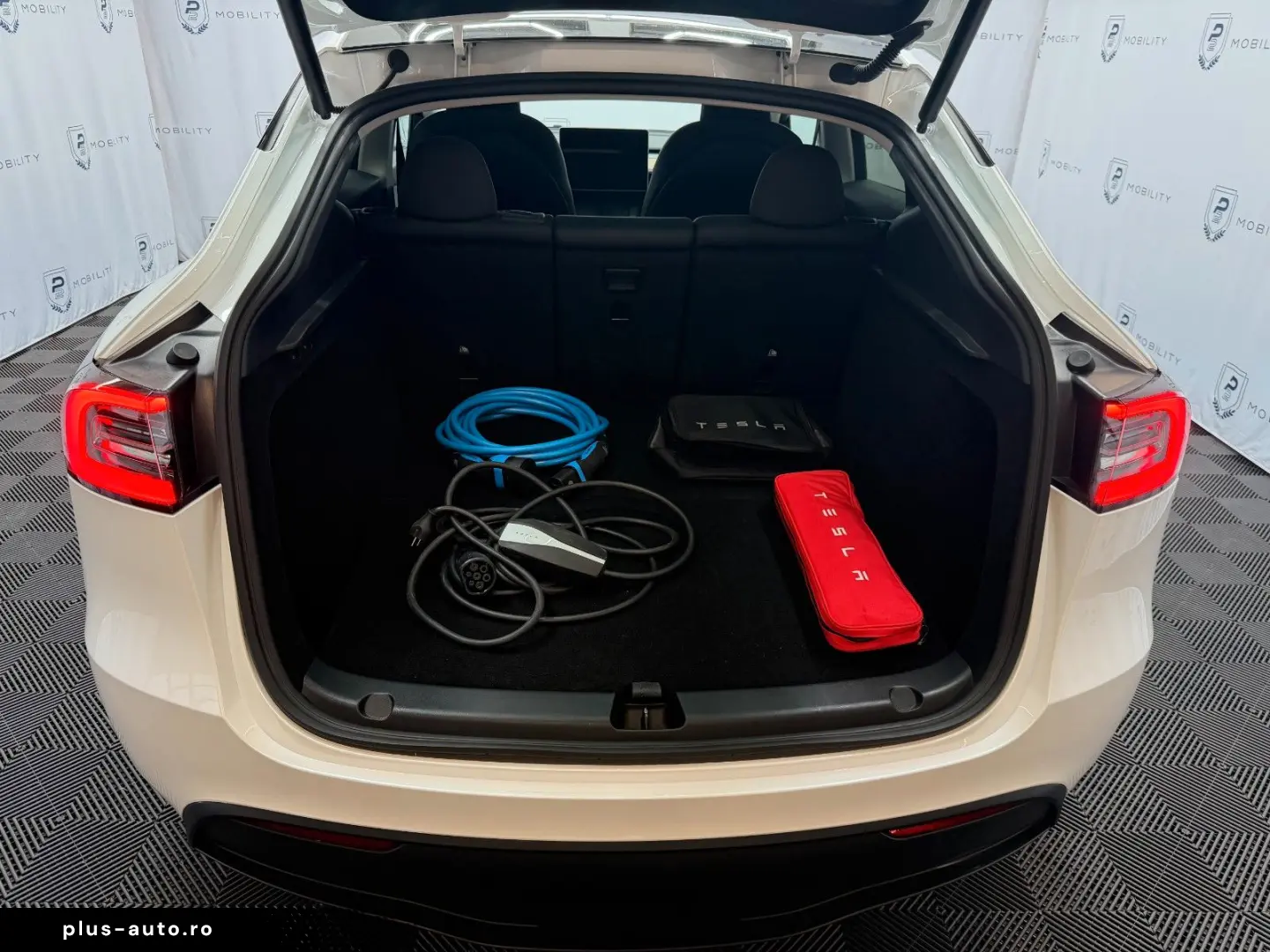 TESLA Model Y 2023 — imagine 22