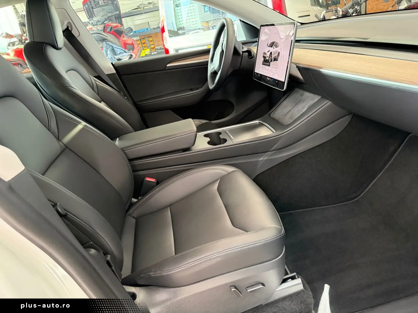 TESLA Model Y 2024 — imagine 13