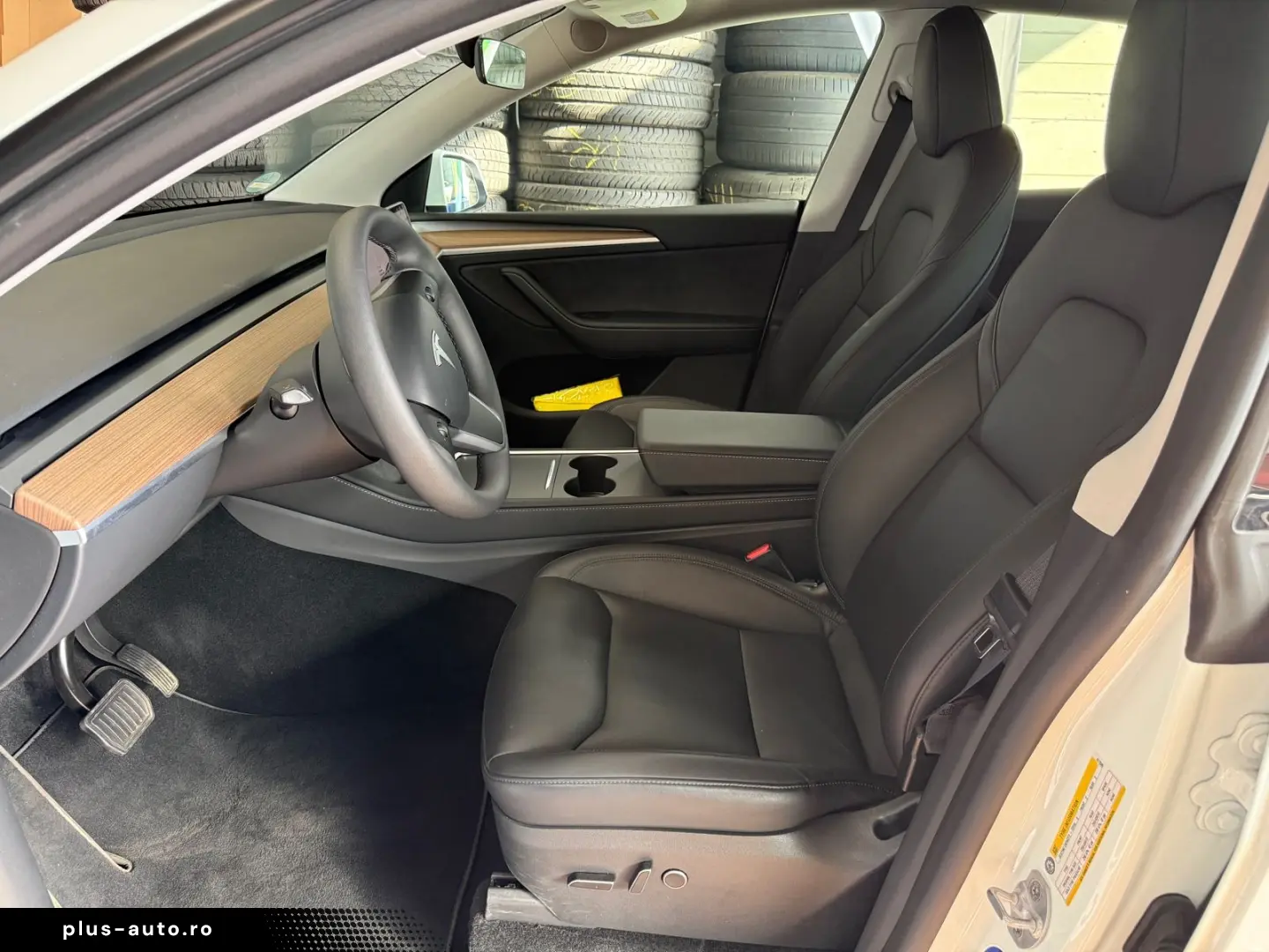 TESLA Model Y 2024 — imagine 14