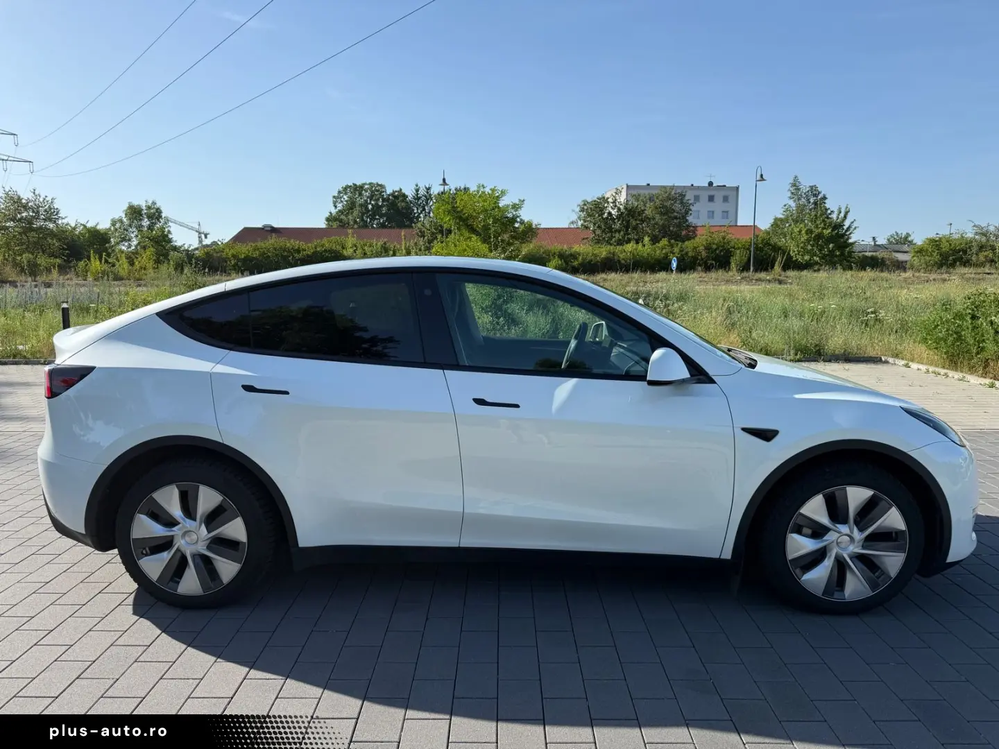 TESLA Model Y 2024 — imagine 3