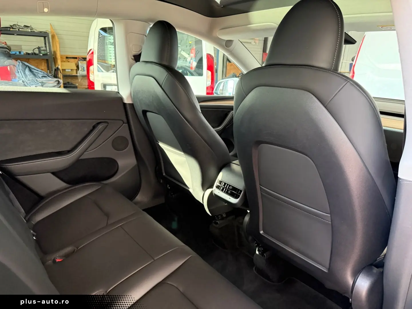 TESLA Model Y 2024 — imagine 17