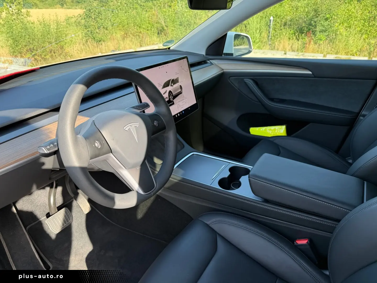 TESLA Model Y 2024 — imagine 12