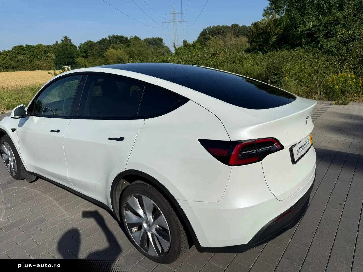 TESLA Model Y 2024 — imagine 8