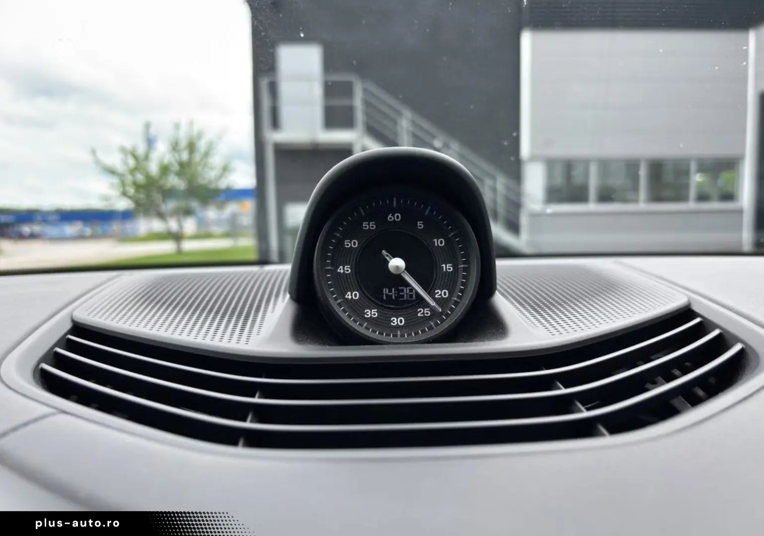 PORSCHE Taycan 2023 — imagine 18
