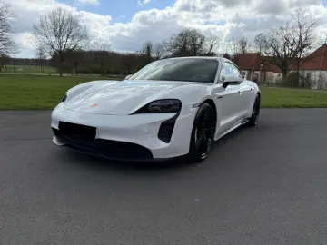 PORSCHE Taycan GTS