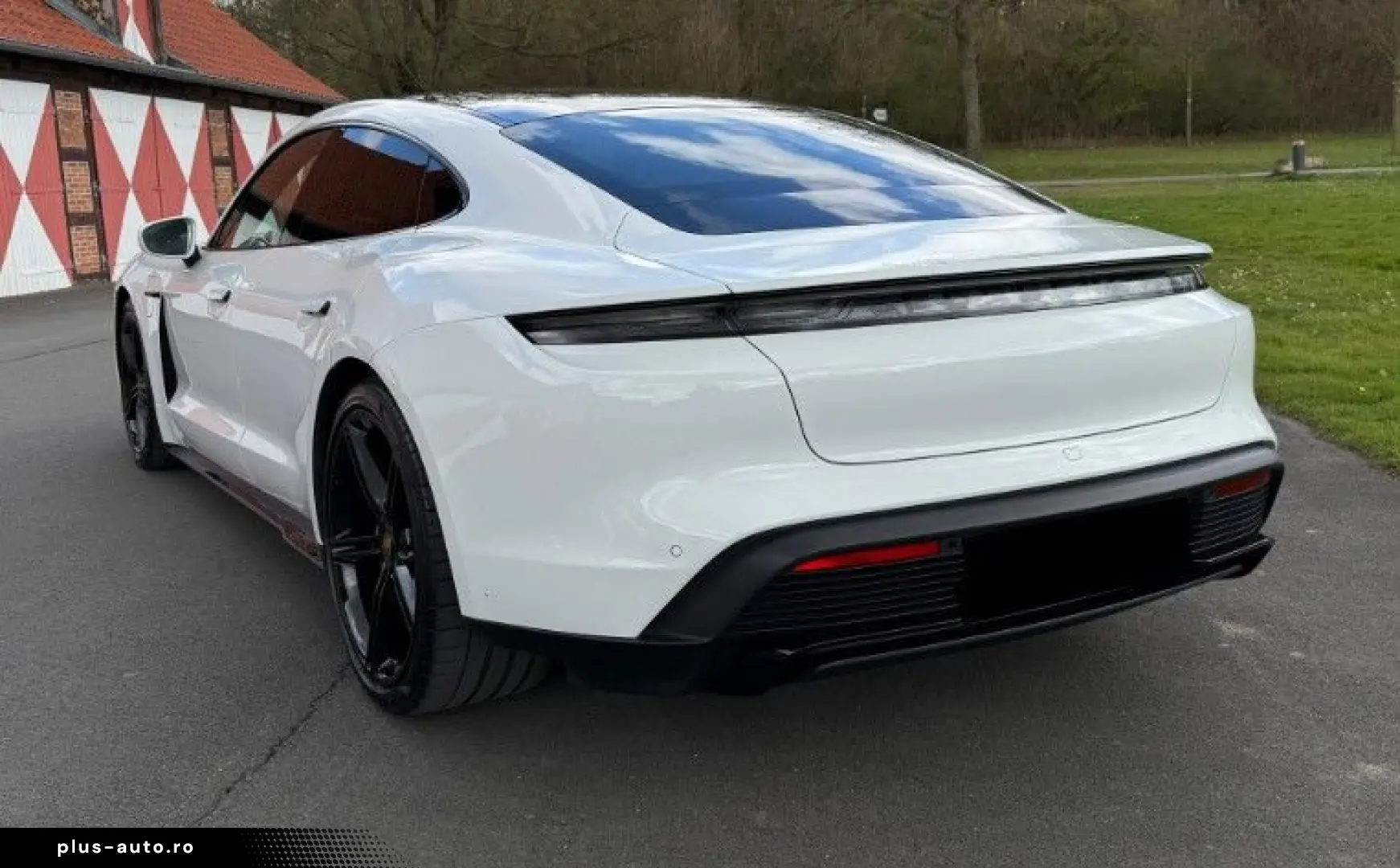 PORSCHE Taycan 2023 — imagine 5