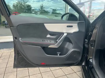 MERCEDES-BENZ A 35 AMG 4Matic Leder LED
