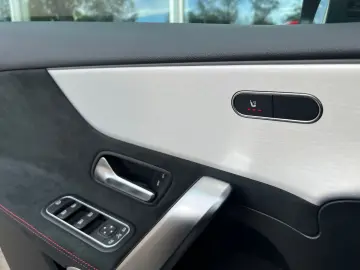 MERCEDES-BENZ A 35 AMG 4Matic Leder LED