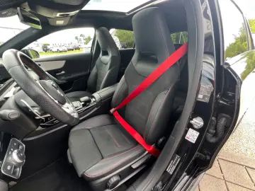 MERCEDES-BENZ A 35 AMG 4Matic Leder LED