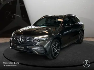MERCEDES-BENZ GLC 300 e 4M AMG Night DigiLight Kam Pano AHK