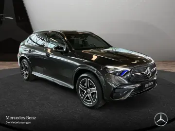 MERCEDES-BENZ GLC 300 e 4M AMG Night DigiLight Kam Pano AHK