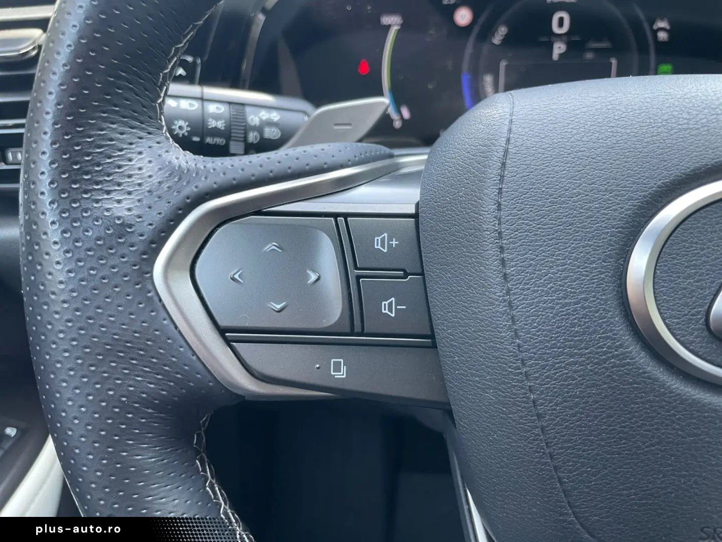 LEXUS NX 2022 — imagine 22