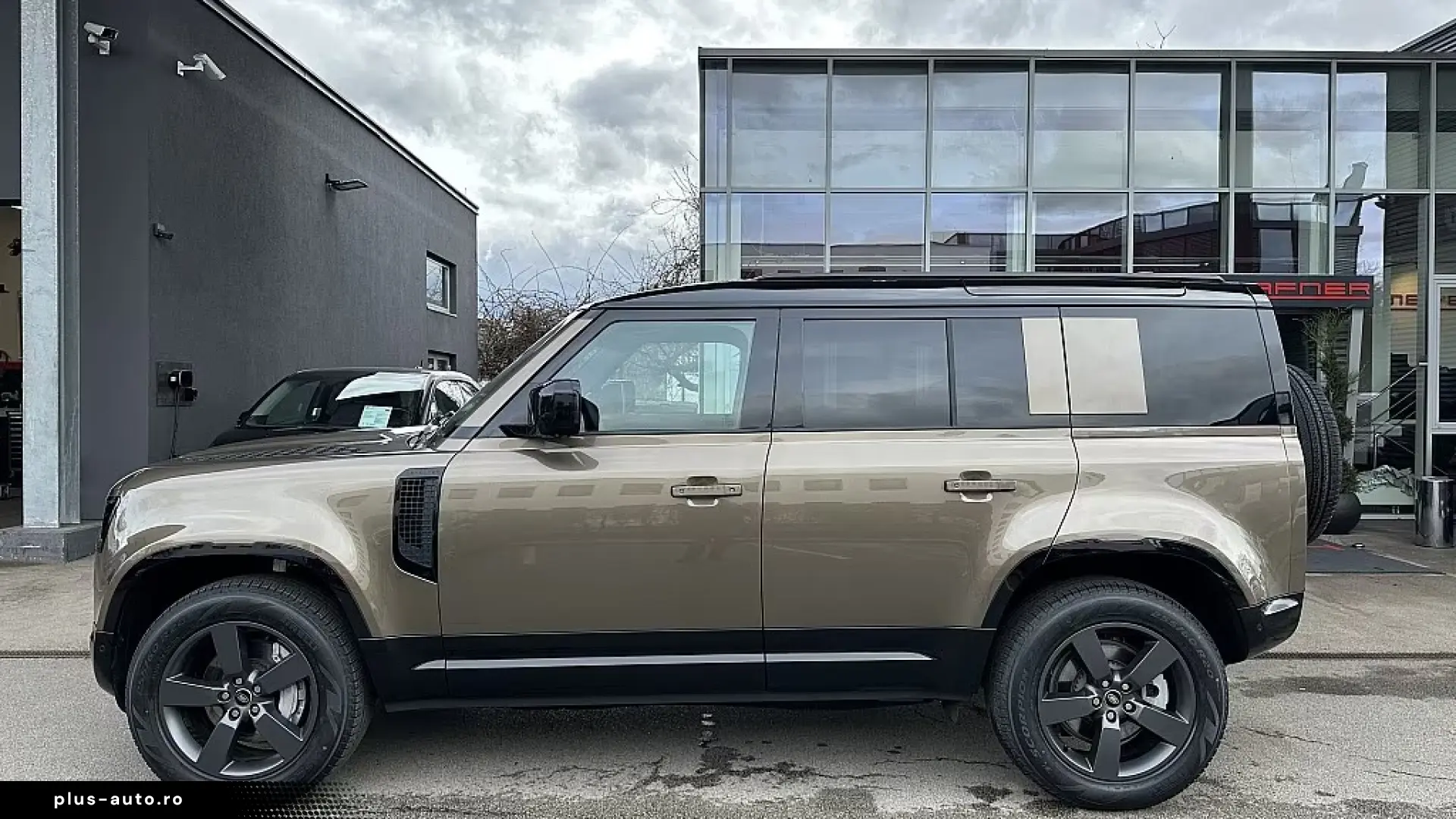 Land Rover Defender 110 D300 AWD   Finanțare Leasing