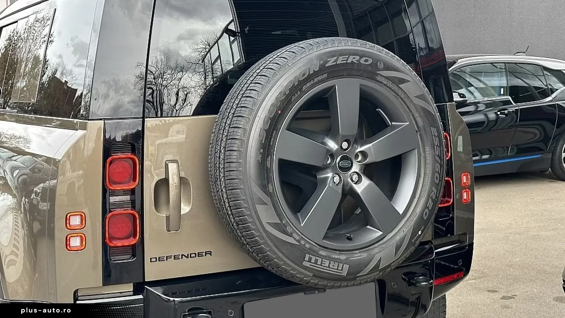 Land Rover Defender 110 D300 AWD   Finanțare Leasing