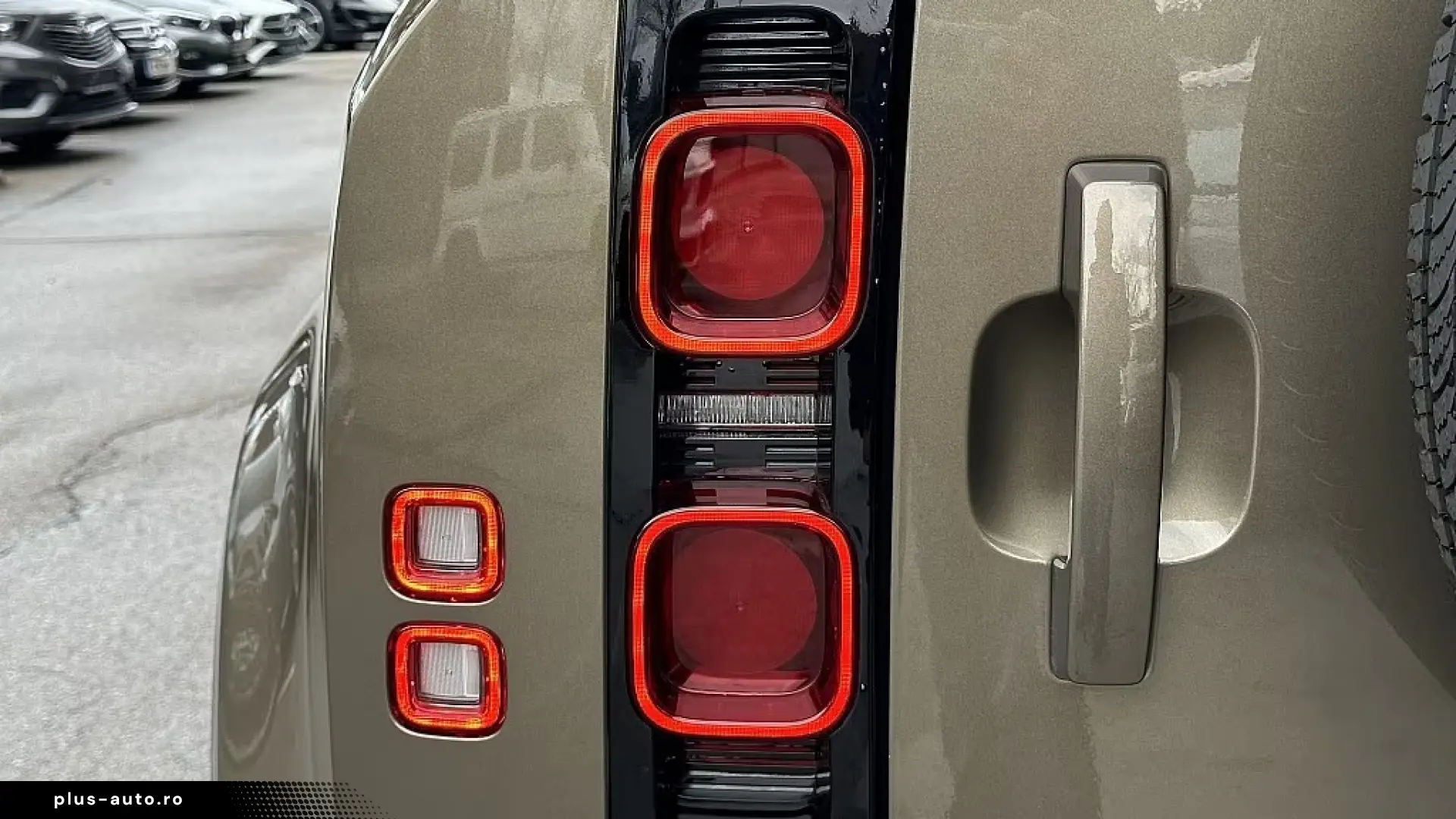 Land Rover Defender 110 D300 AWD   Finanțare Leasing