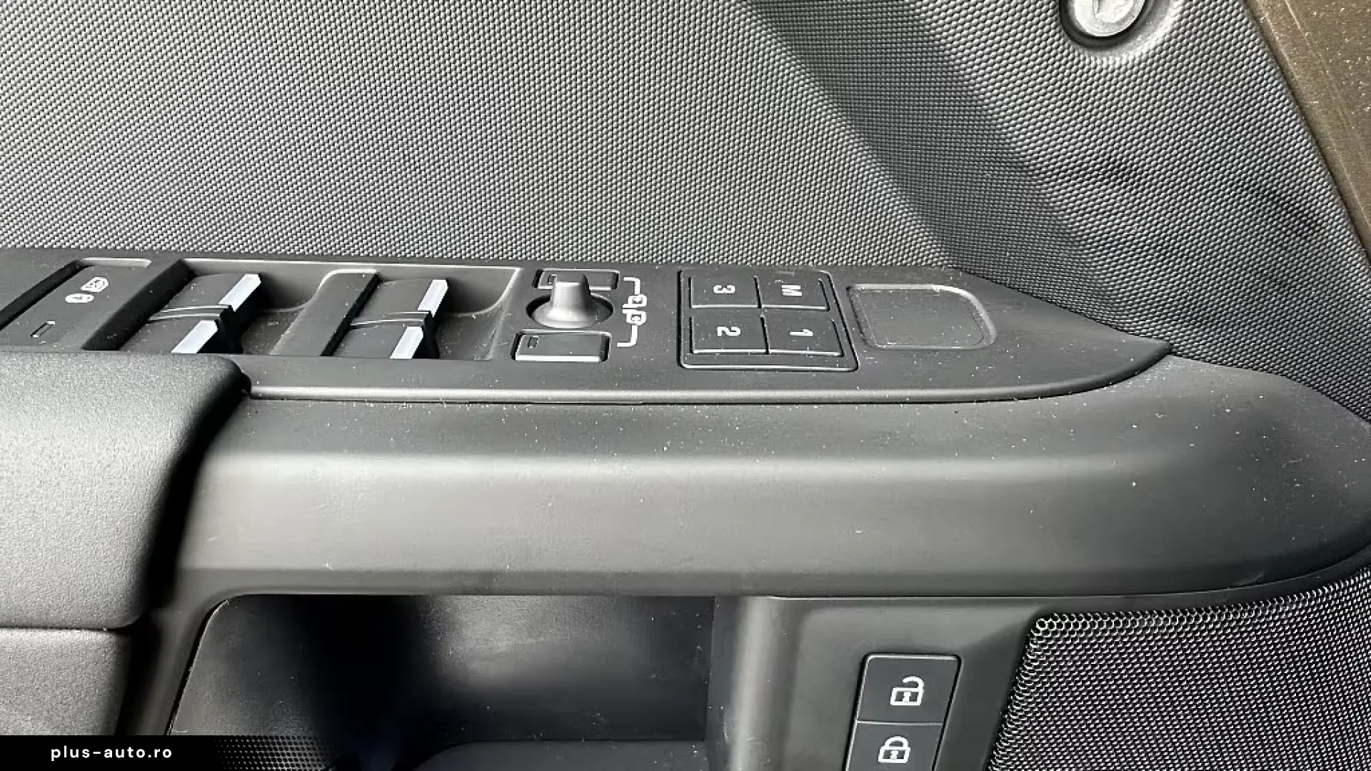 Land Rover Defender 110 D300 AWD   Finanțare Leasing