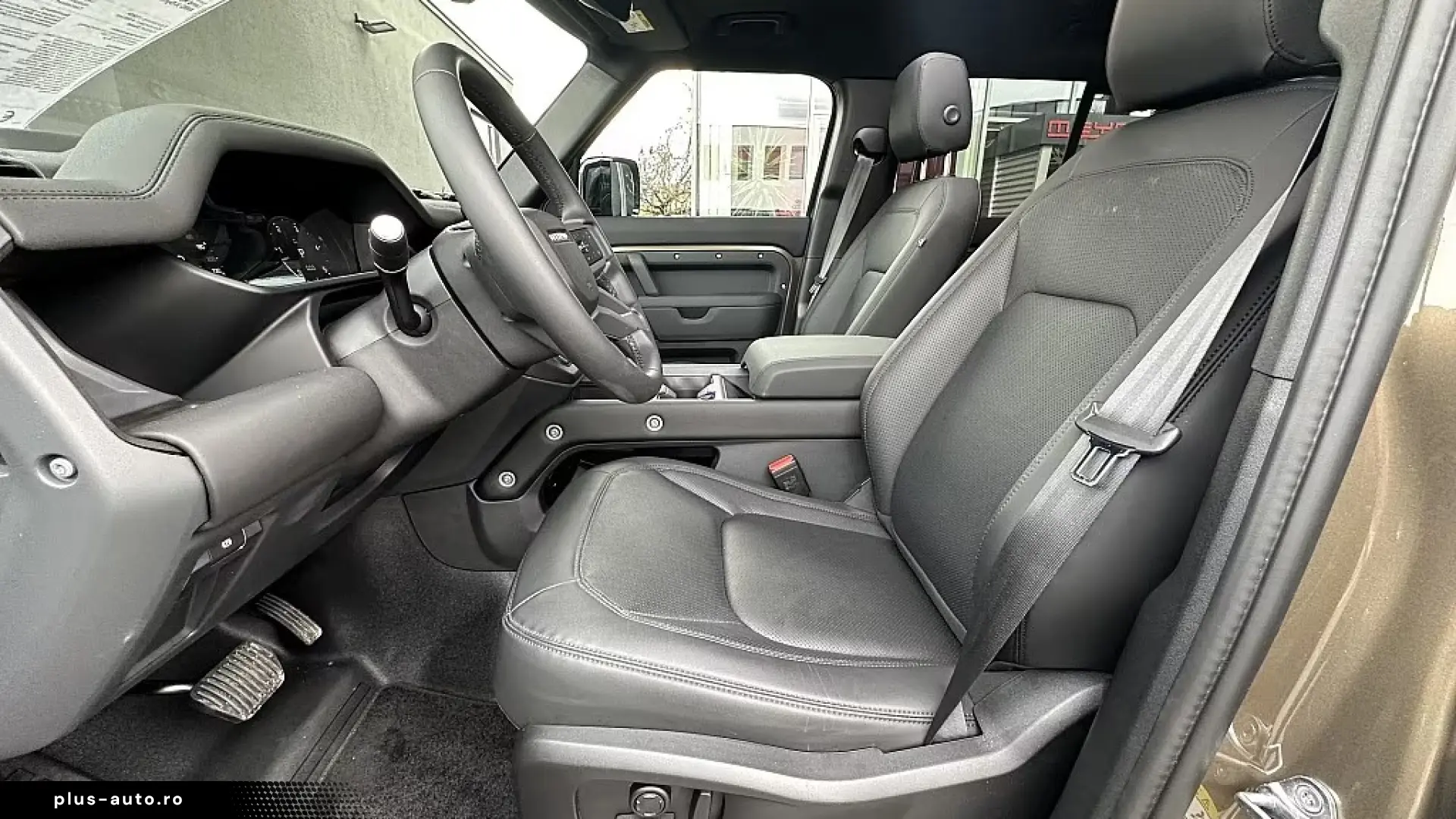 Land Rover Defender 110 D300 AWD   Finanțare Leasing