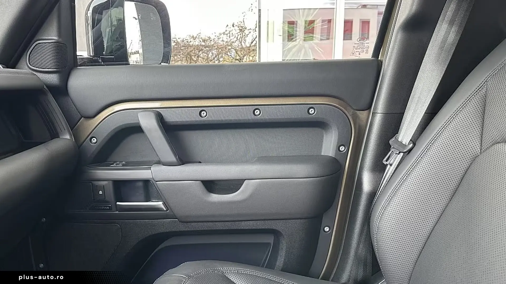 Land Rover Defender 110 D300 AWD   Finanțare Leasing