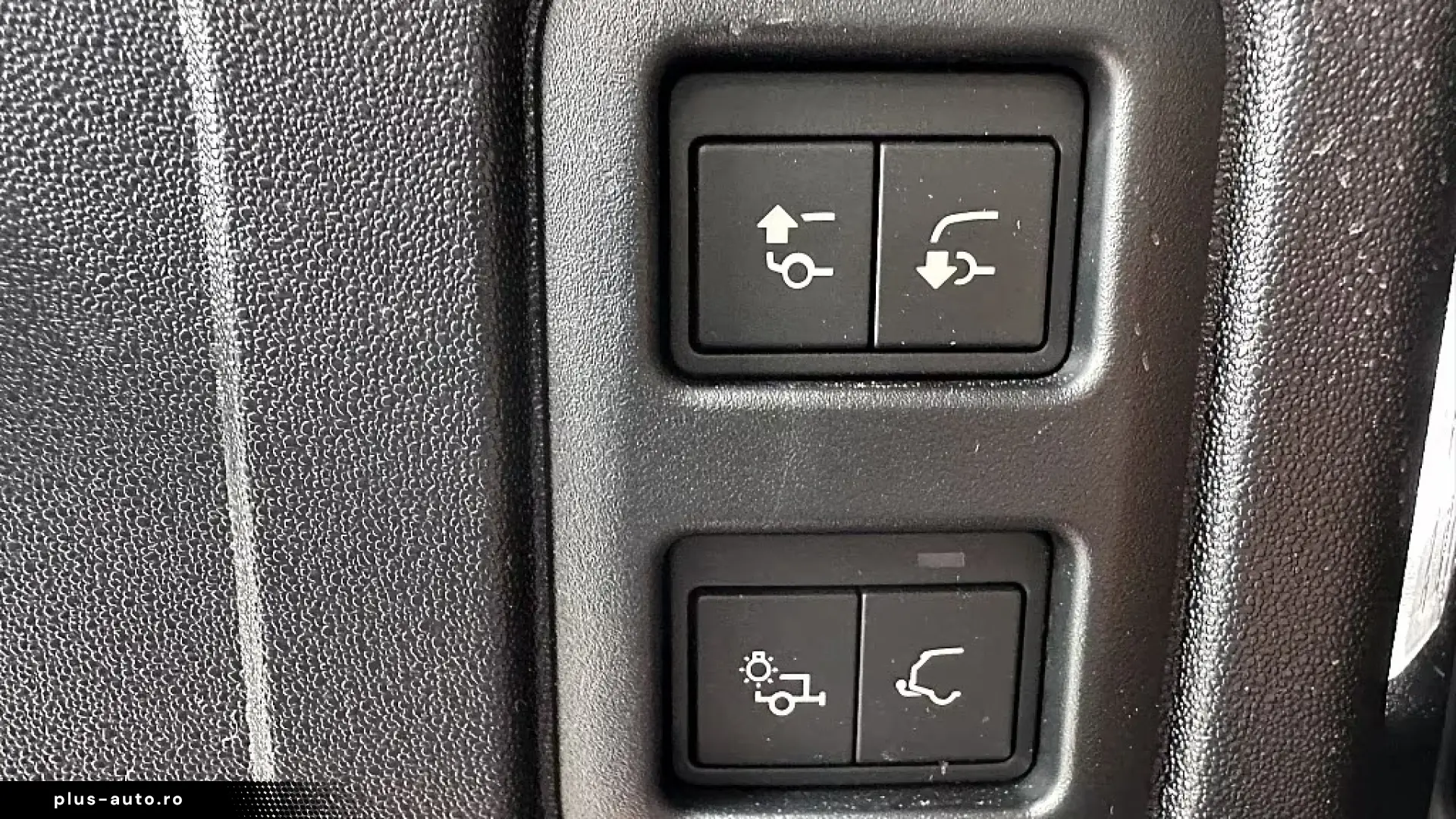 Land Rover Defender 110 D300 AWD   Finanțare Leasing