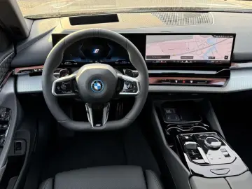 BMW 530 e xDrive Limo M Sport Pro B&W AHK