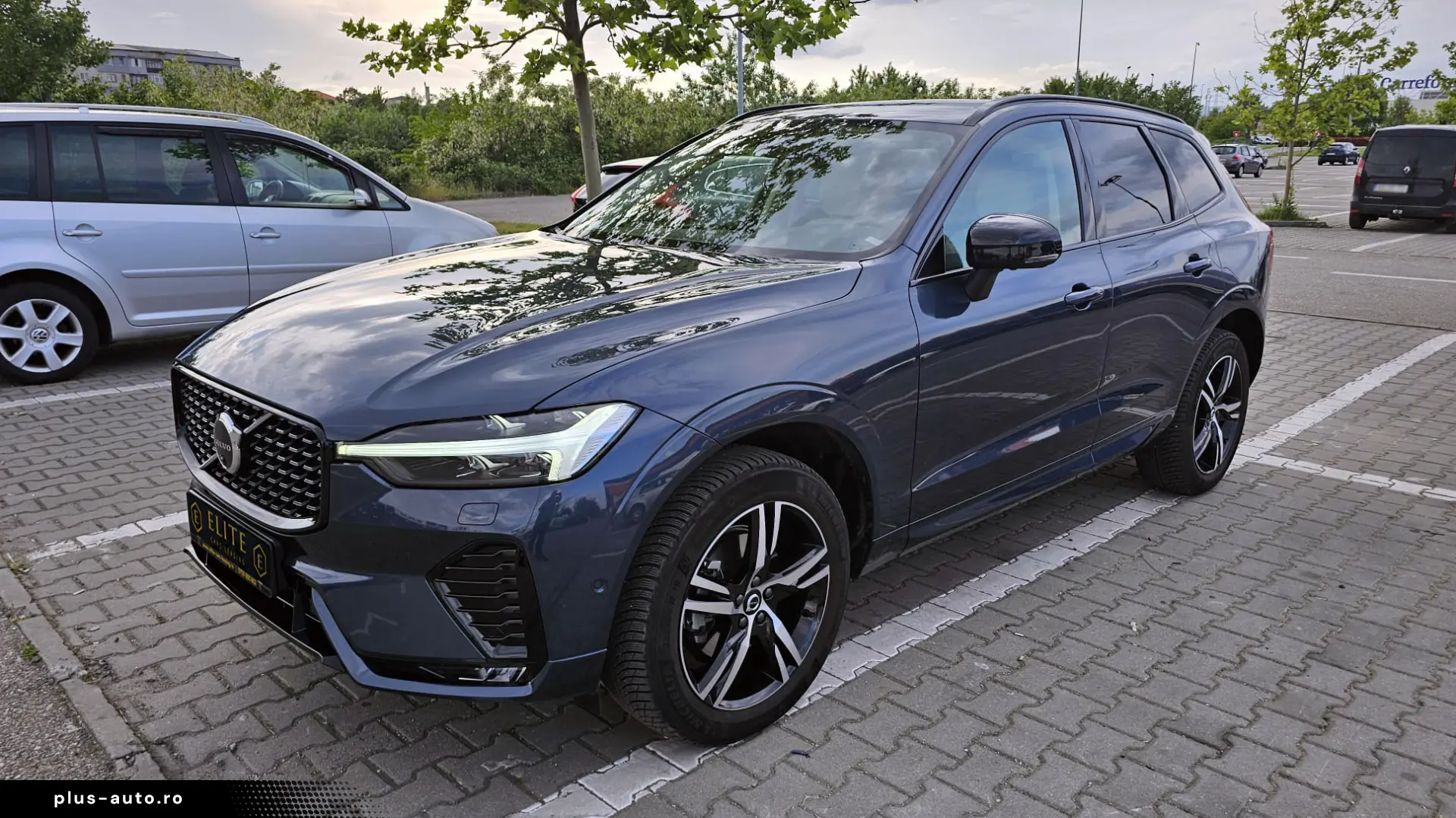Volvo XC60 Plus Dark 2.0 B5 Mild Hybrid AWD