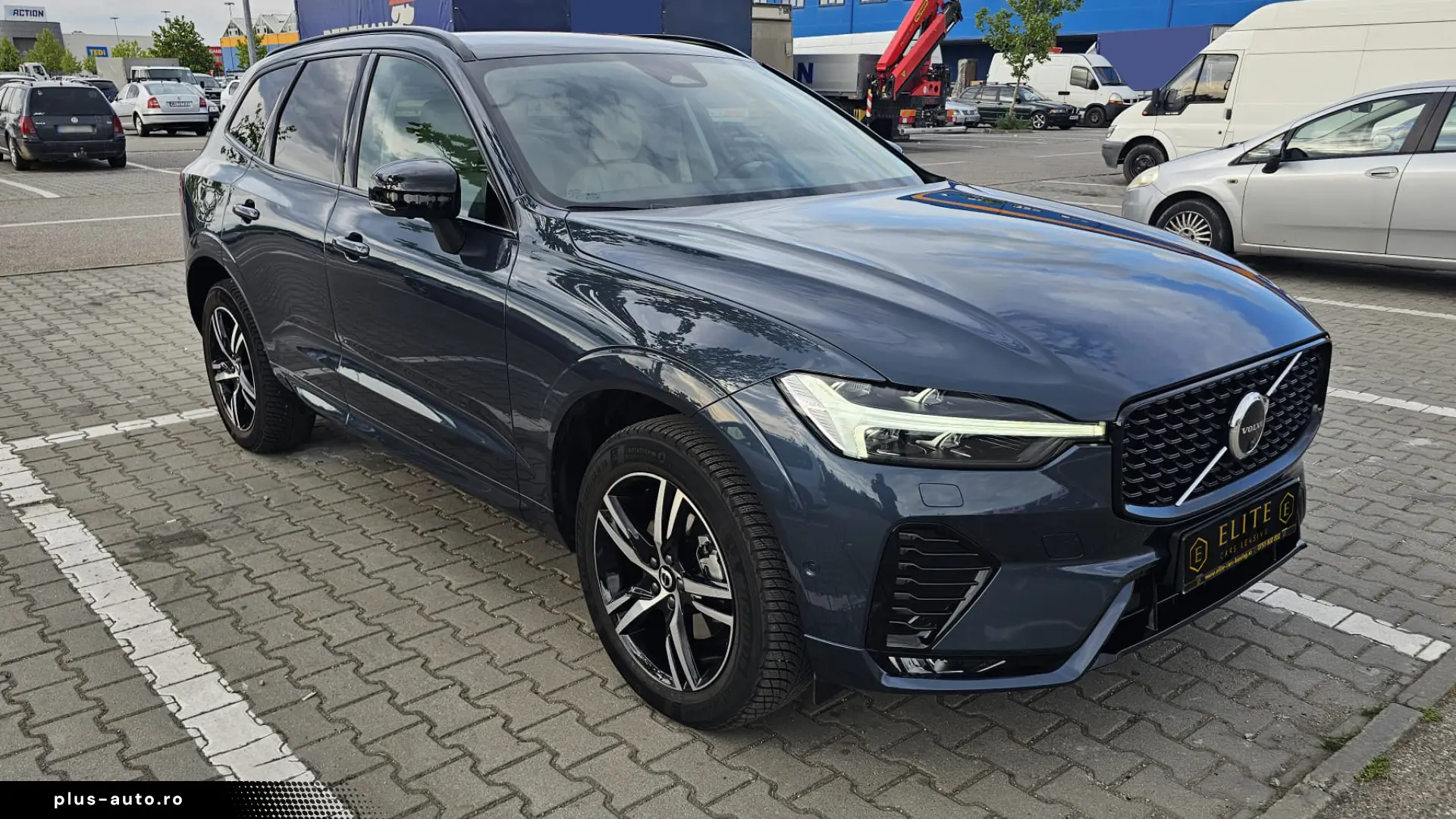 Volvo XC60 Plus Dark 2.0 B5 Mild Hybrid AWD