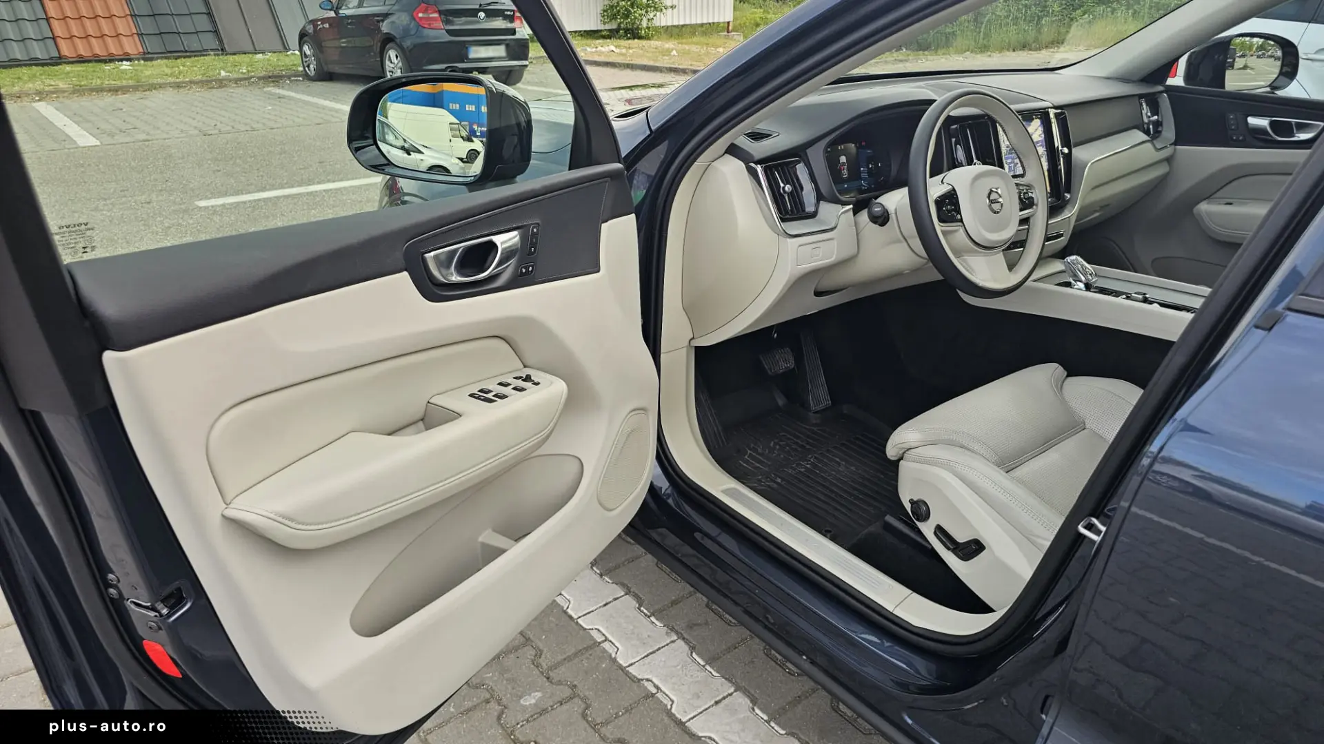 Volvo XC60 Plus Dark 2.0 B5 Mild Hybrid AWD
