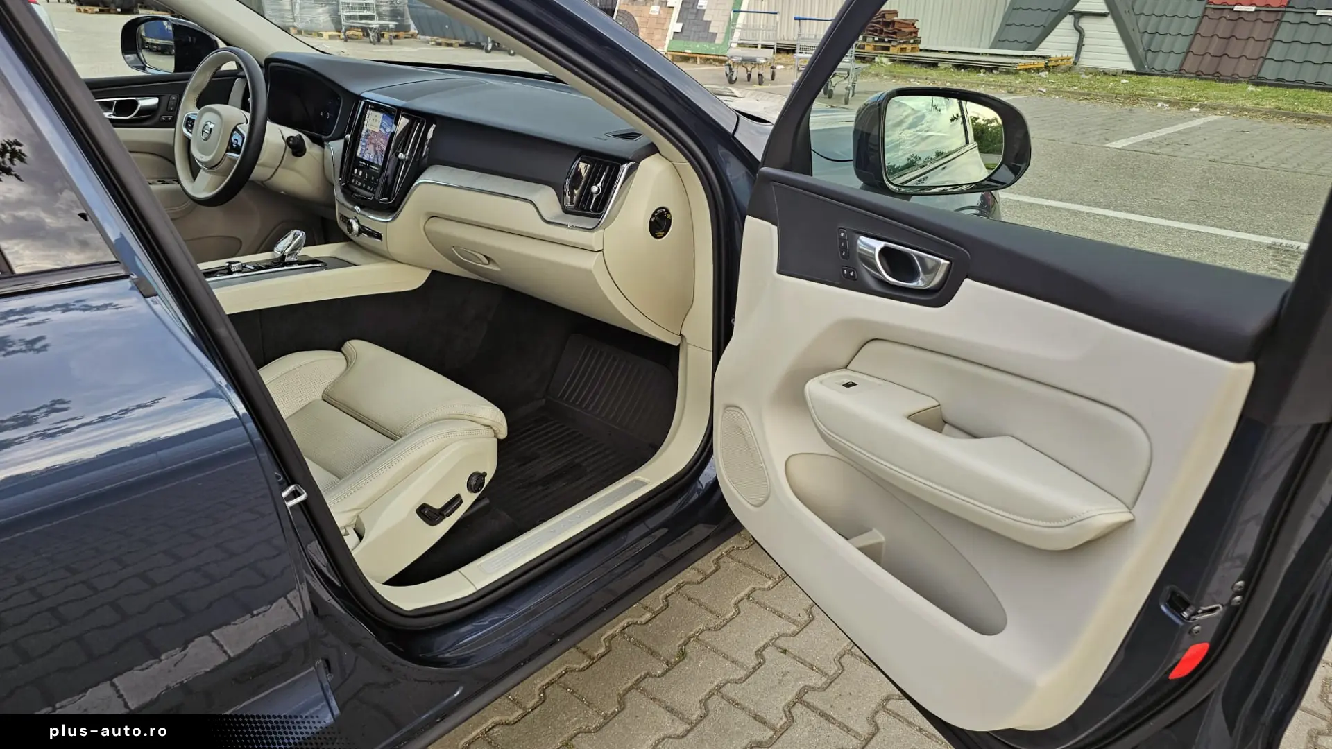Volvo XC60 Plus Dark 2.0 B5 Mild Hybrid AWD