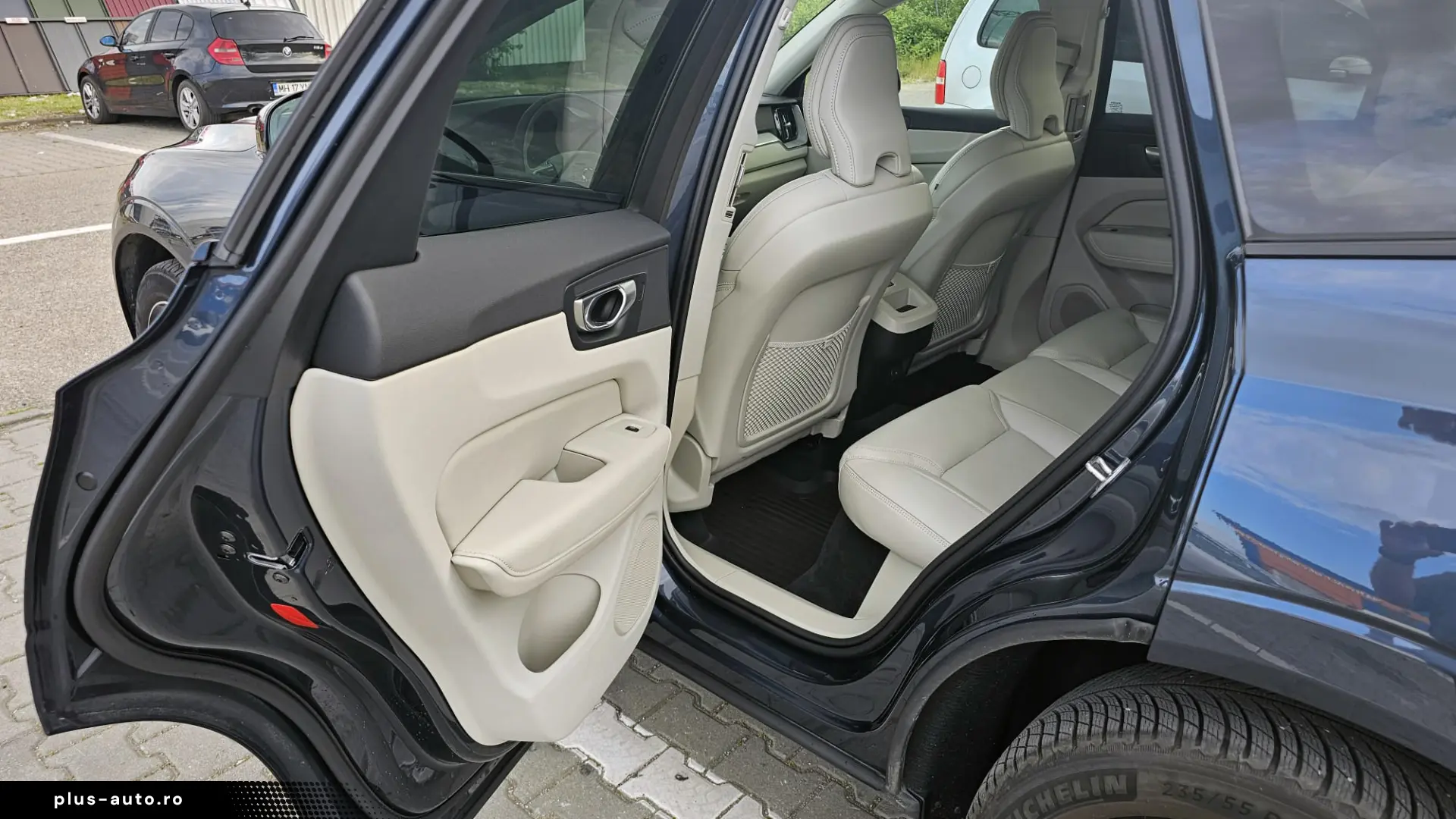 Volvo XC60 Plus Dark 2.0 B5 Mild Hybrid AWD