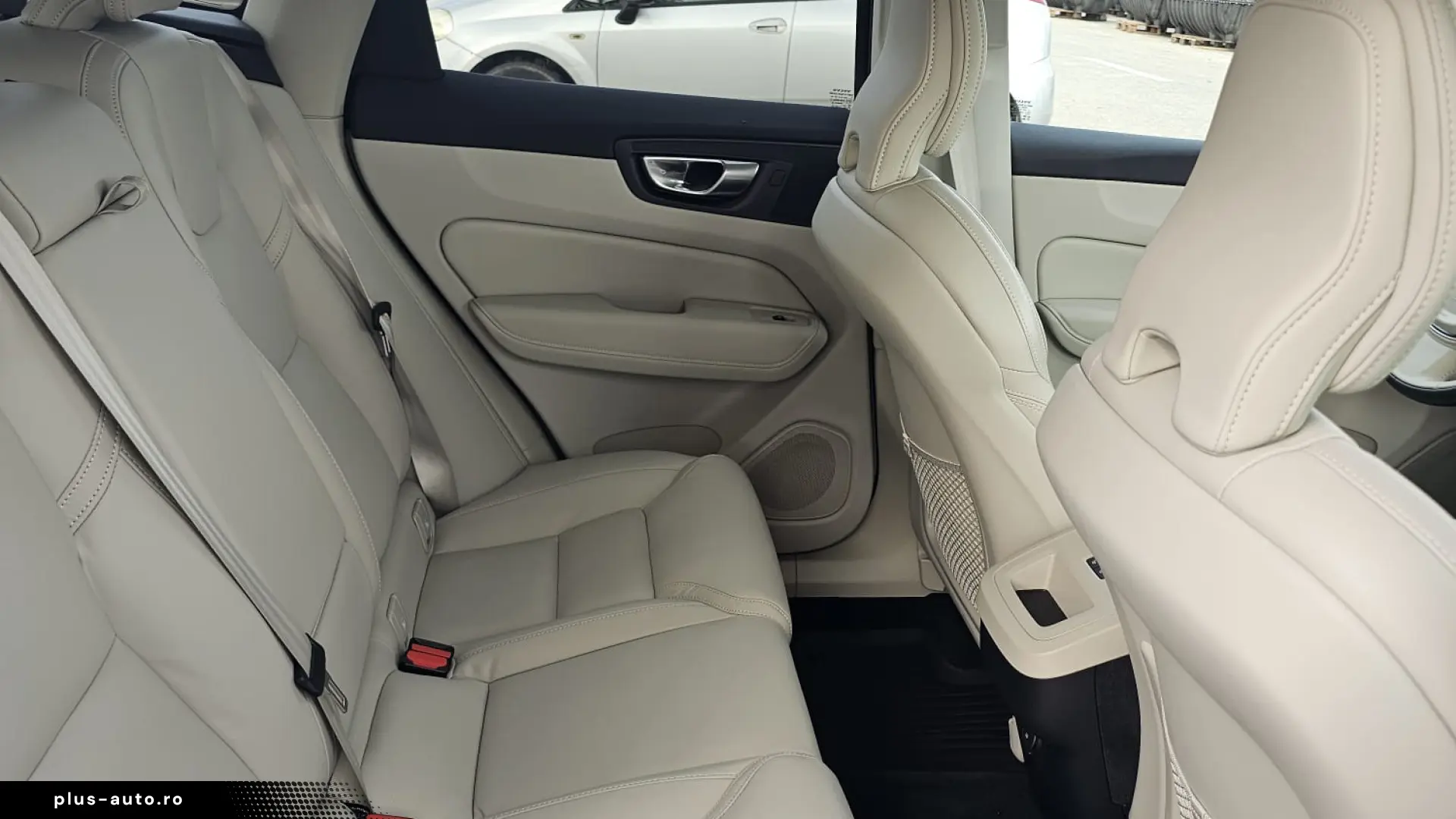 Volvo XC60 Plus Dark 2.0 B5 Mild Hybrid AWD