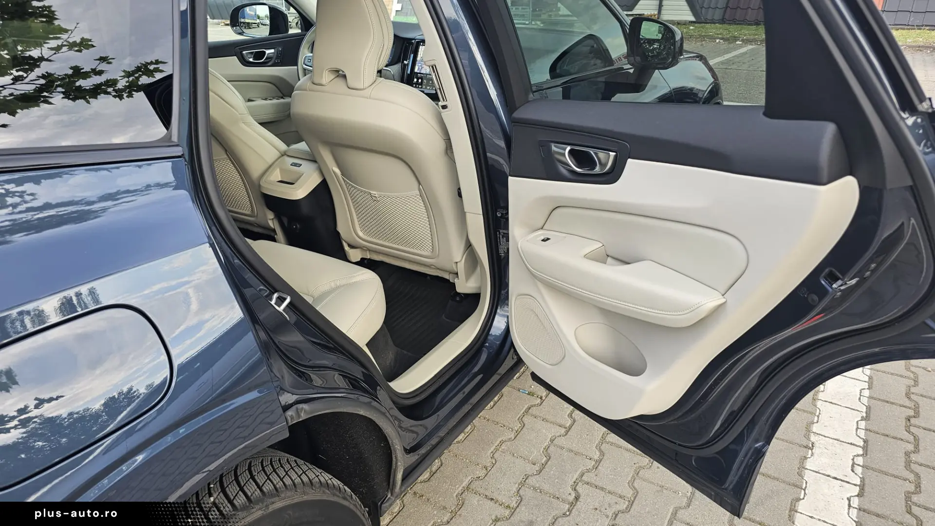 Volvo XC60 Plus Dark 2.0 B5 Mild Hybrid AWD