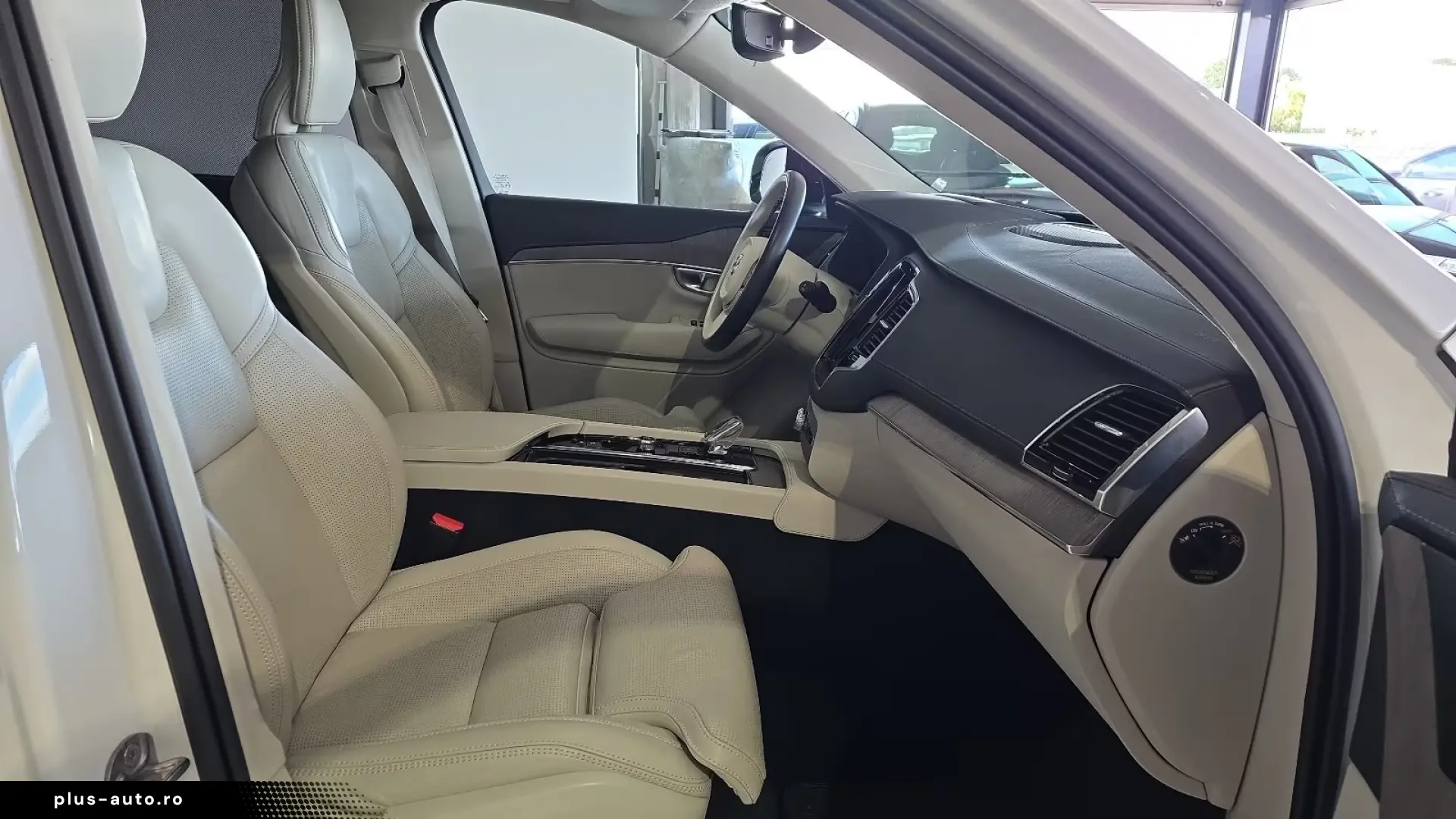 VOLVO XC90 2023 — imagine 9