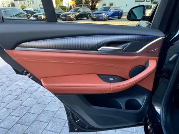 BMW X4 M Sport 30d xDrive ACC Pano Laser HUD AHK CAM