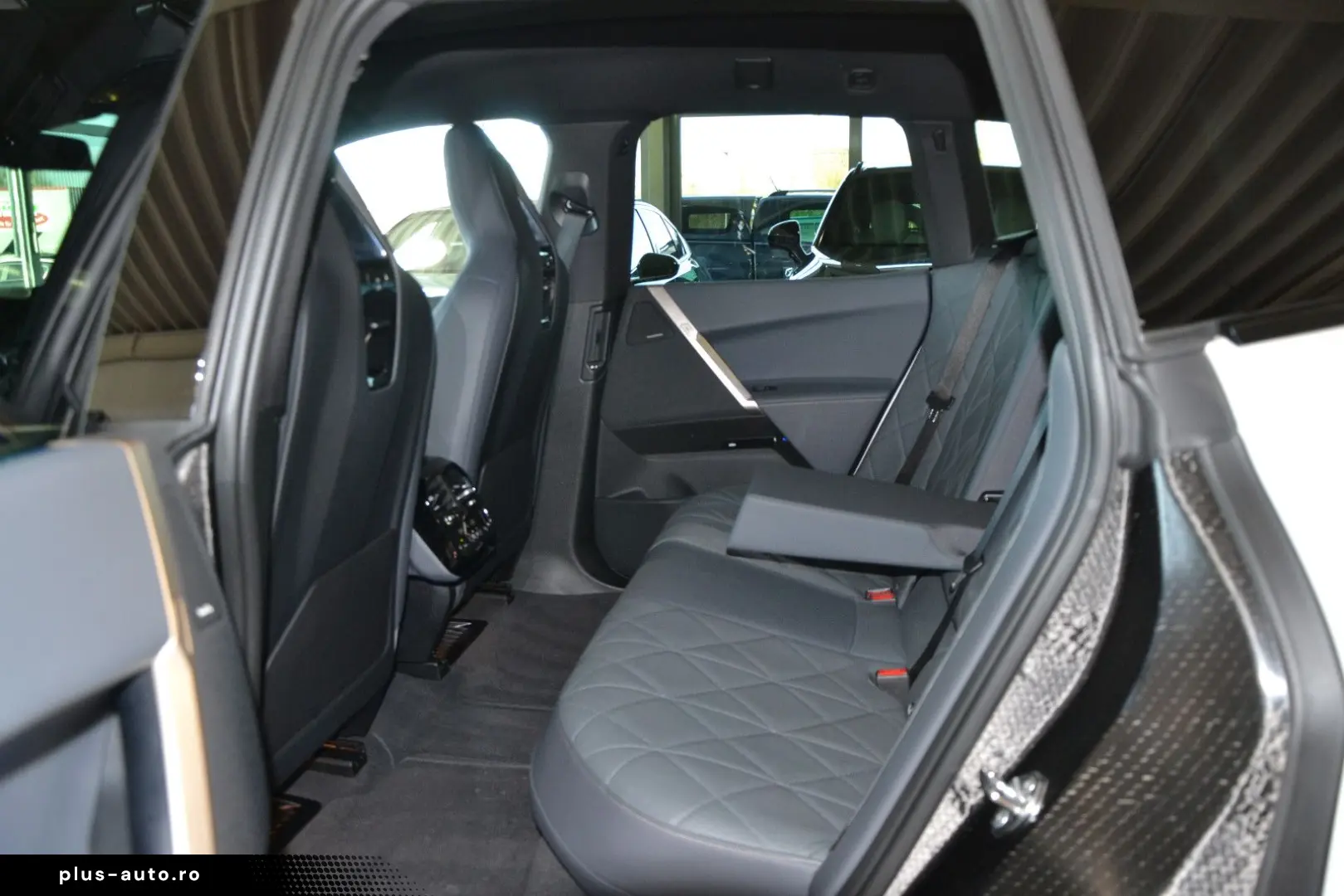 BMW iX 50 xDrive Sport PanoSky AHK 8-fach
