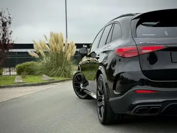 MERCEDES-BENZ GLC AMG 63s E Performance Night