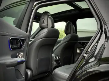 MERCEDES-BENZ GLC AMG 63s E Performance Night