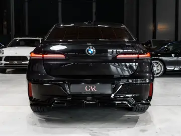 BMW 750 e xDrive M Sport SkyLounge B&W Vnt Msg