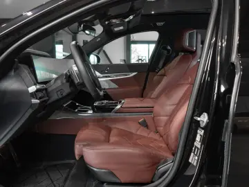 BMW 750 e xDrive M Sport SkyLounge B&W Vnt Msg