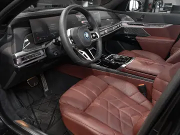 BMW 750 e xDrive M Sport SkyLounge B&W Vnt Msg