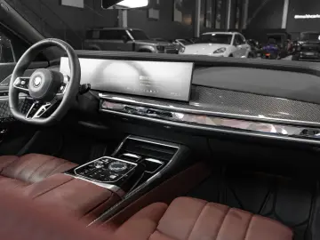 BMW 750 e xDrive M Sport SkyLounge B&W Vnt Msg