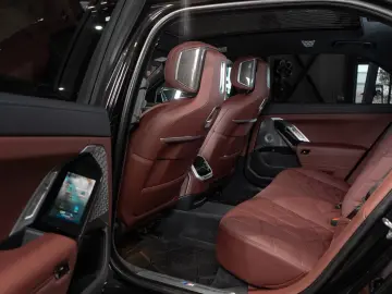 BMW 750 e xDrive M Sport SkyLounge B&W Vnt Msg