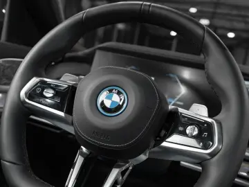 BMW 750 e xDrive M Sport SkyLounge B&W Vnt Msg