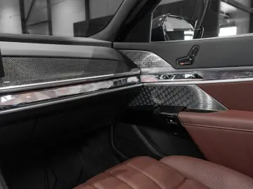 BMW 750 e xDrive M Sport SkyLounge B&W Vnt Msg