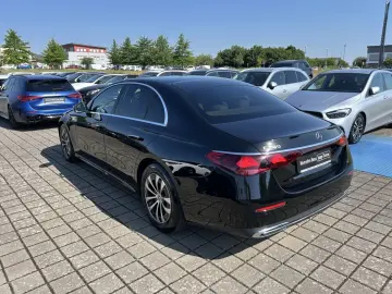 MERCEDES-BENZ E 200 AVANTGARDE TOTW
