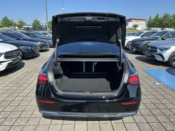 MERCEDES-BENZ E 200 AVANTGARDE TOTW