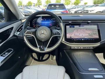 MERCEDES-BENZ E 200 AVANTGARDE TOTW