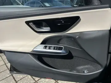 MERCEDES-BENZ E 200 AVANTGARDE TOTW
