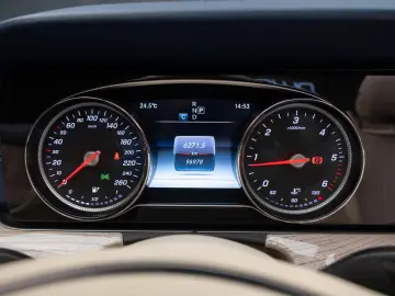 Mercedes-Benz E 220 Coupe